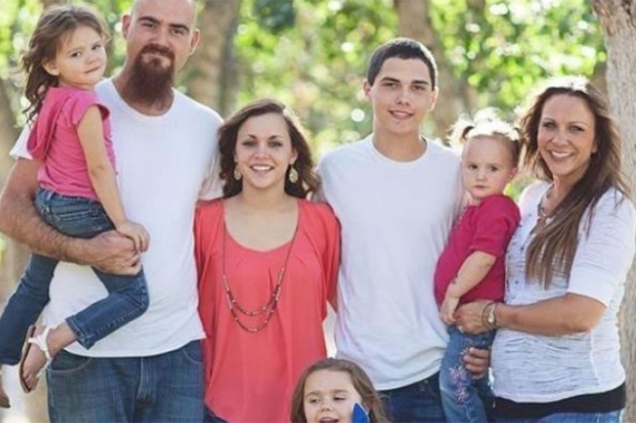 Parents of 5 killed when redwood tree falls on their car in California