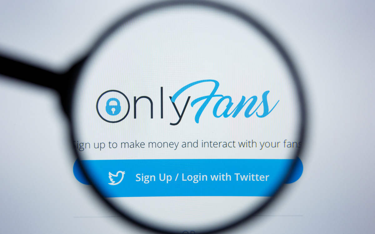 OnlyFans backtracks and returns to allowing sexually explicit content
