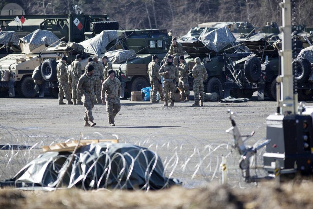 American-soldiers-at-Polish-Ukranian-border-near-Arlamow-Poland-vivomix