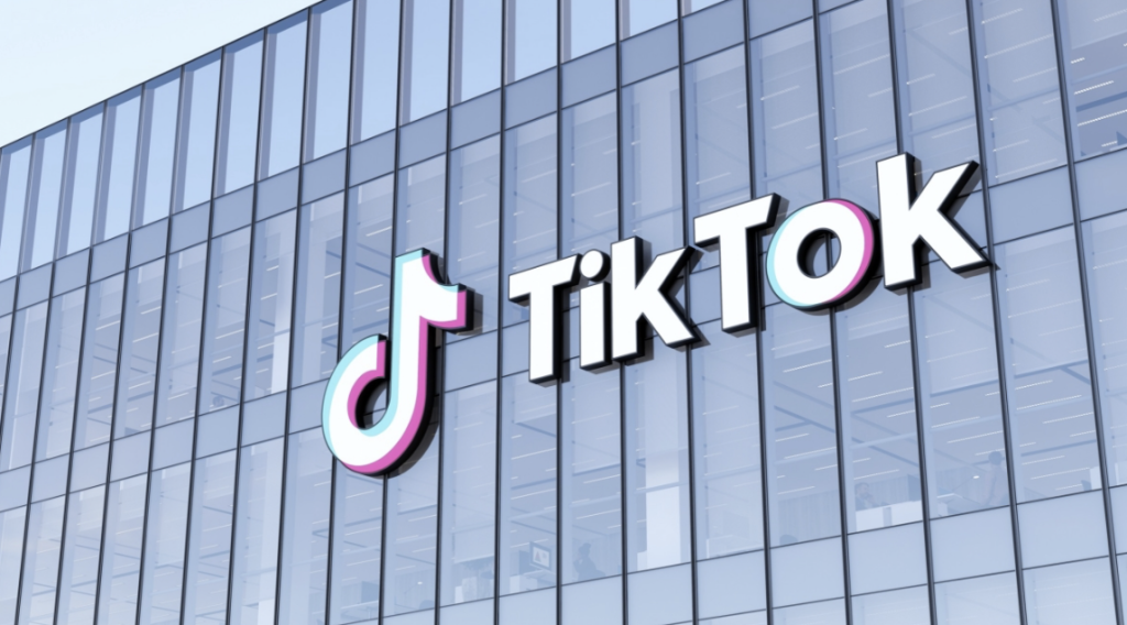 FCC Commissioner Calls for DOJ Review of Apple and Google’s TikTok Practices