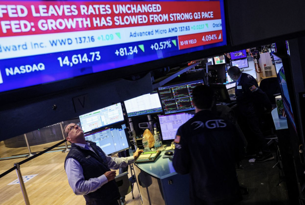 The Dow achieves a new peak amid the Fed’s shift towards reducing interest rates